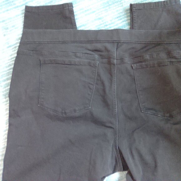 Midrise Black Leggings - Picture 2 of 4